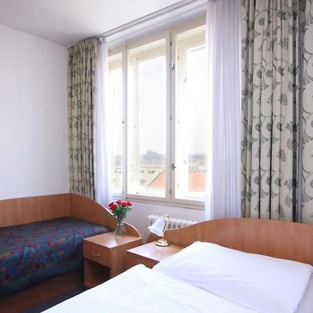 Hotel Legie Bed And Breakfast Praga Exterior foto