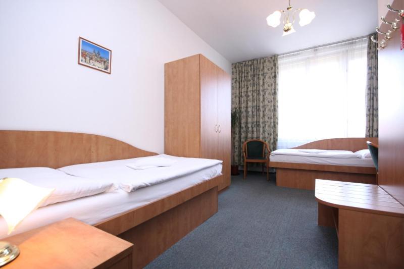 Hotel Legie Bed And Breakfast Praga Exterior foto